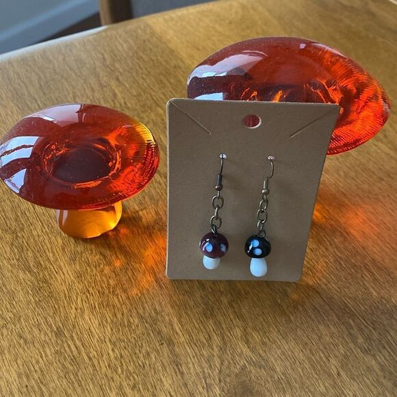 Jewelry - Glass mushroom earrings